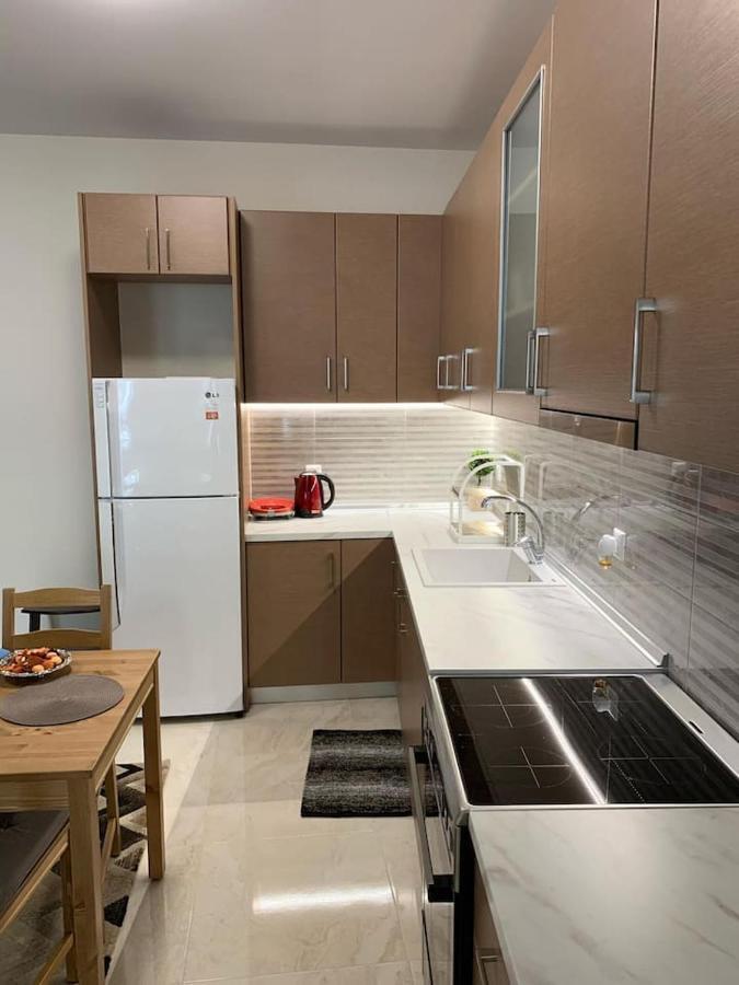 Renovated Apartment In The Center Of Larisa Екстериор снимка
