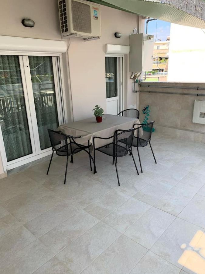 Renovated Apartment In The Center Of Larisa Екстериор снимка