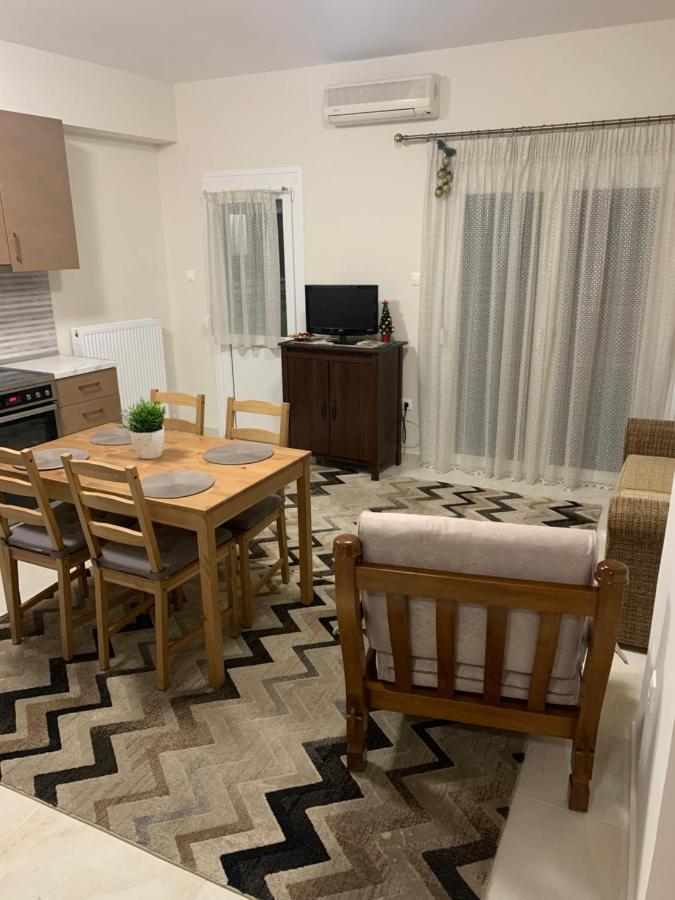 Renovated Apartment In The Center Of Larisa Екстериор снимка